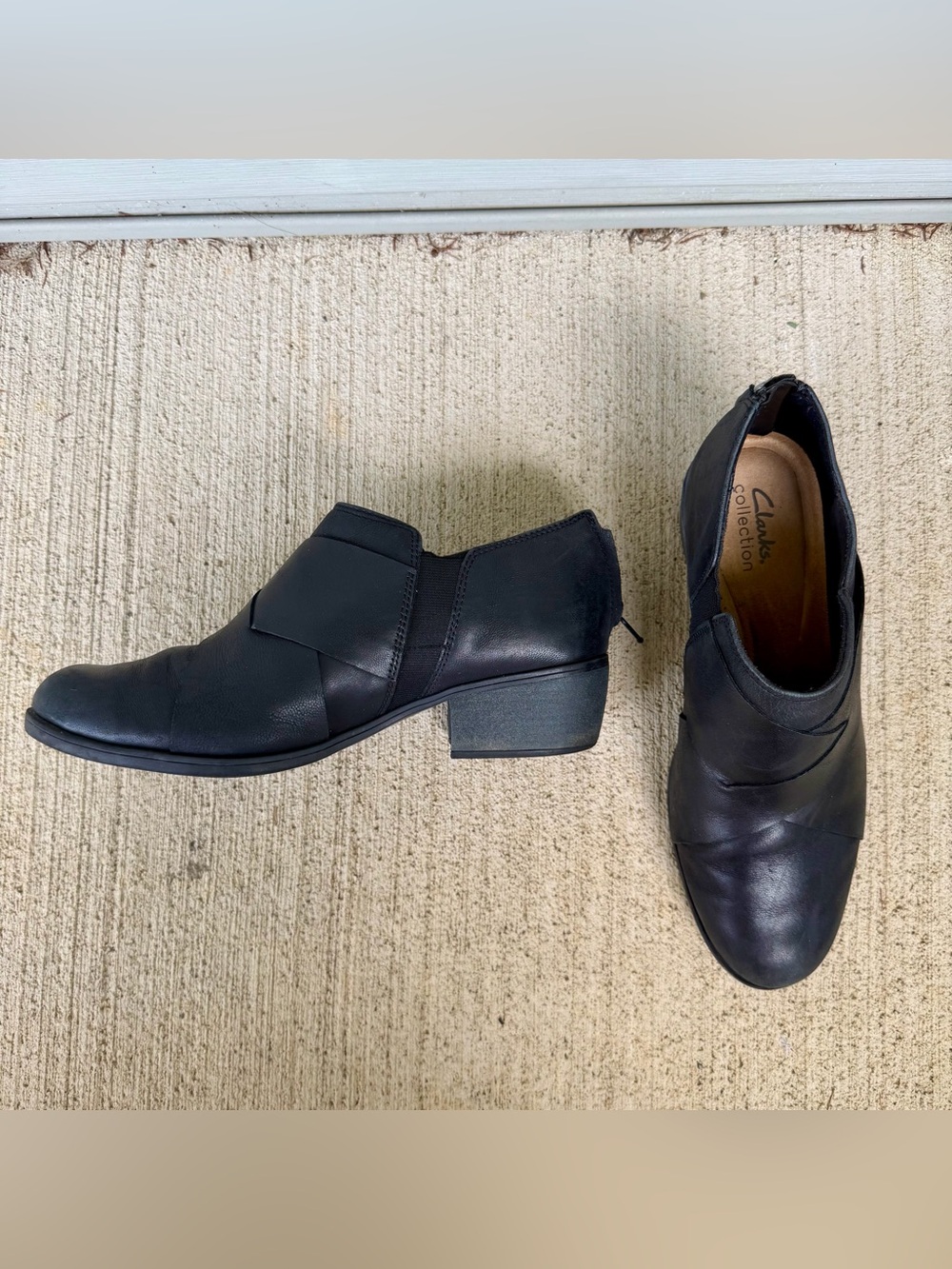 Clarks black leather Charlten Gema booties / ankle boots, women’s size 9